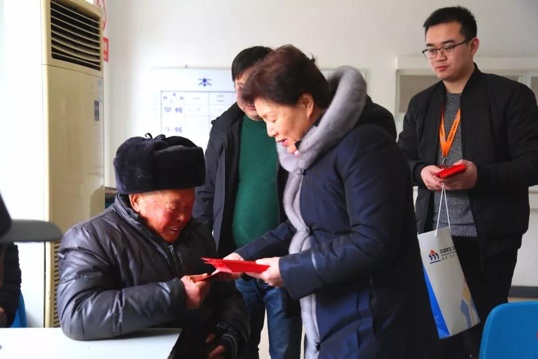 中南集团携民政办慰问常乐镇敬老院